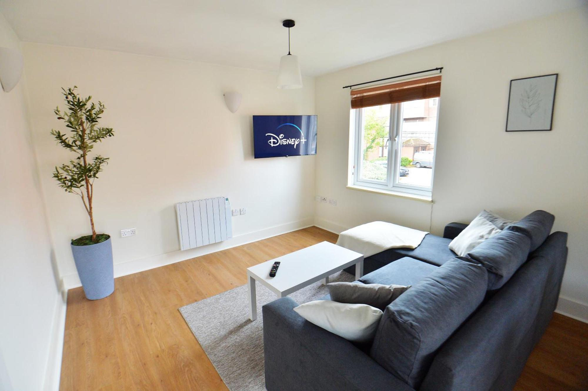 Stylish 2Br Flat - 2 Free Parking Spaces - Near Lgw Airport Crawley  Exterior photo