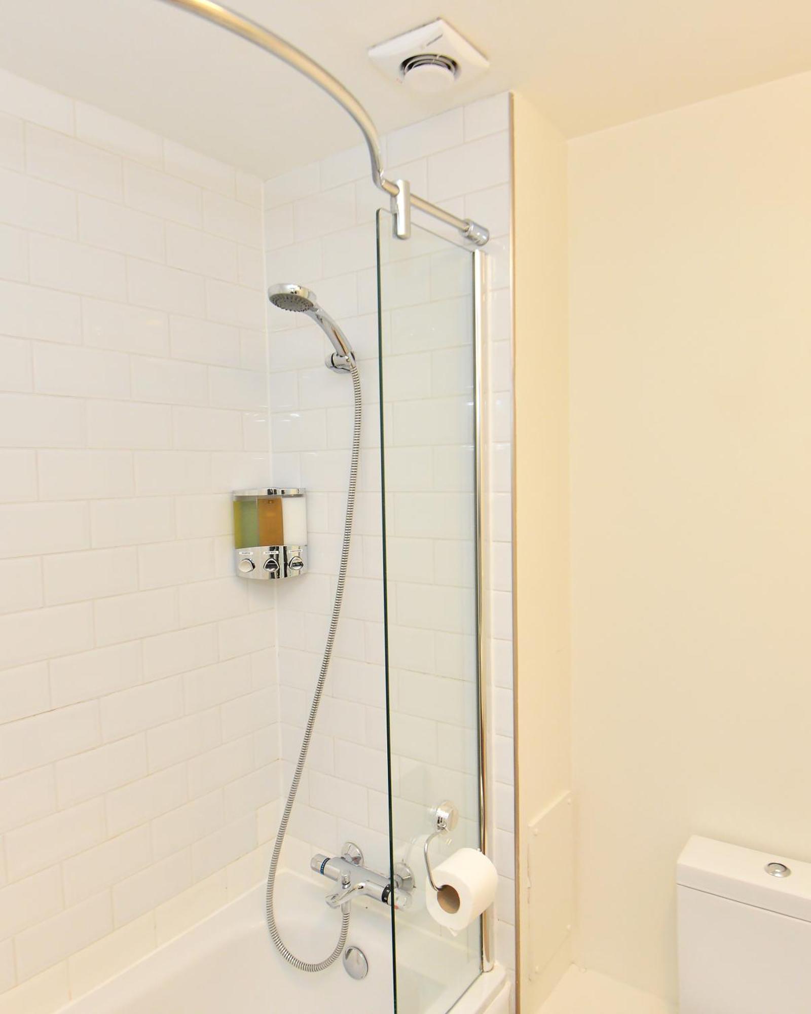 Stylish 2Br Flat - 2 Free Parking Spaces - Near Lgw Airport Crawley  Exterior photo