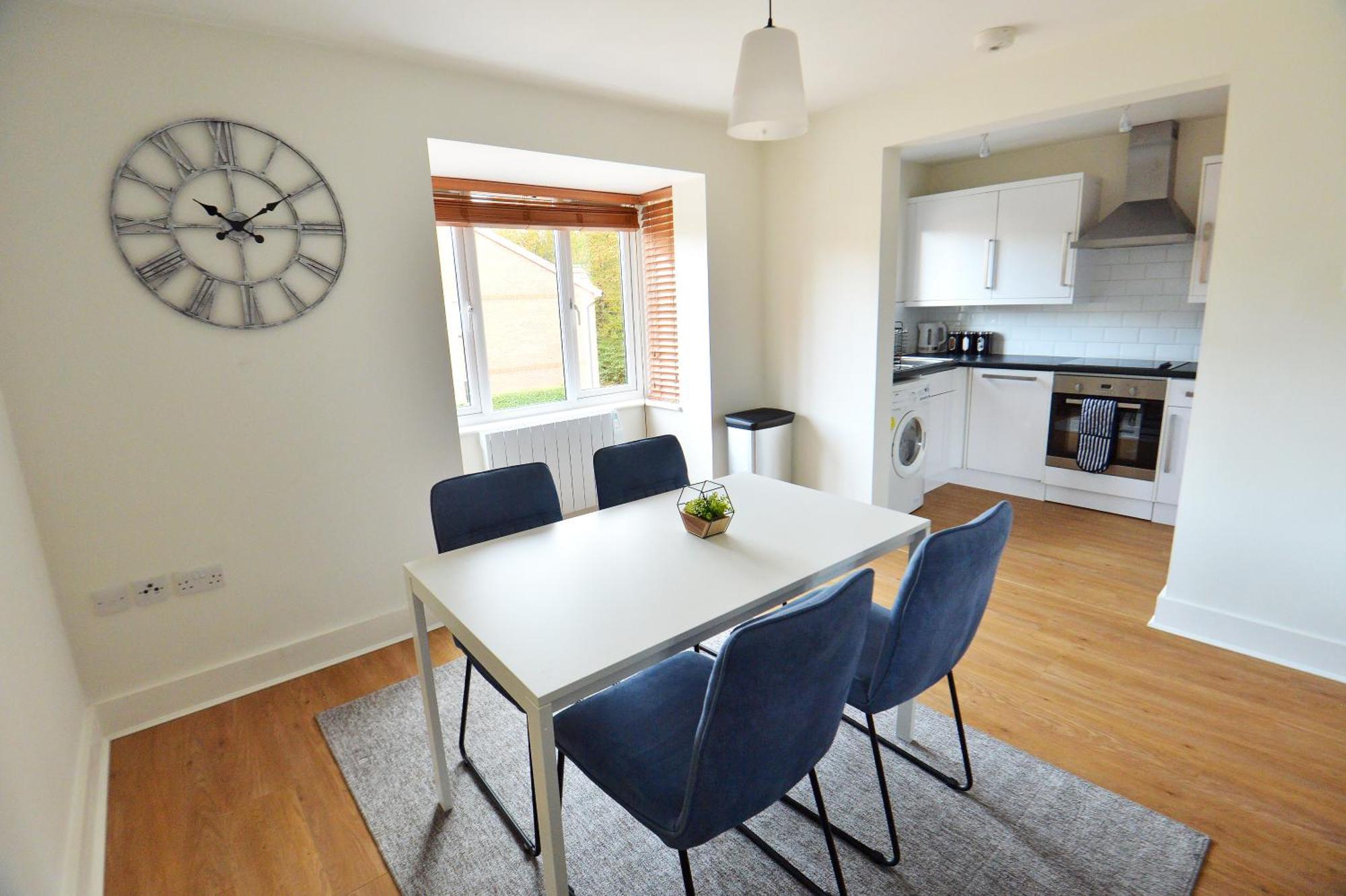 Stylish 2Br Flat - 2 Free Parking Spaces - Near Lgw Airport Crawley  Exterior photo
