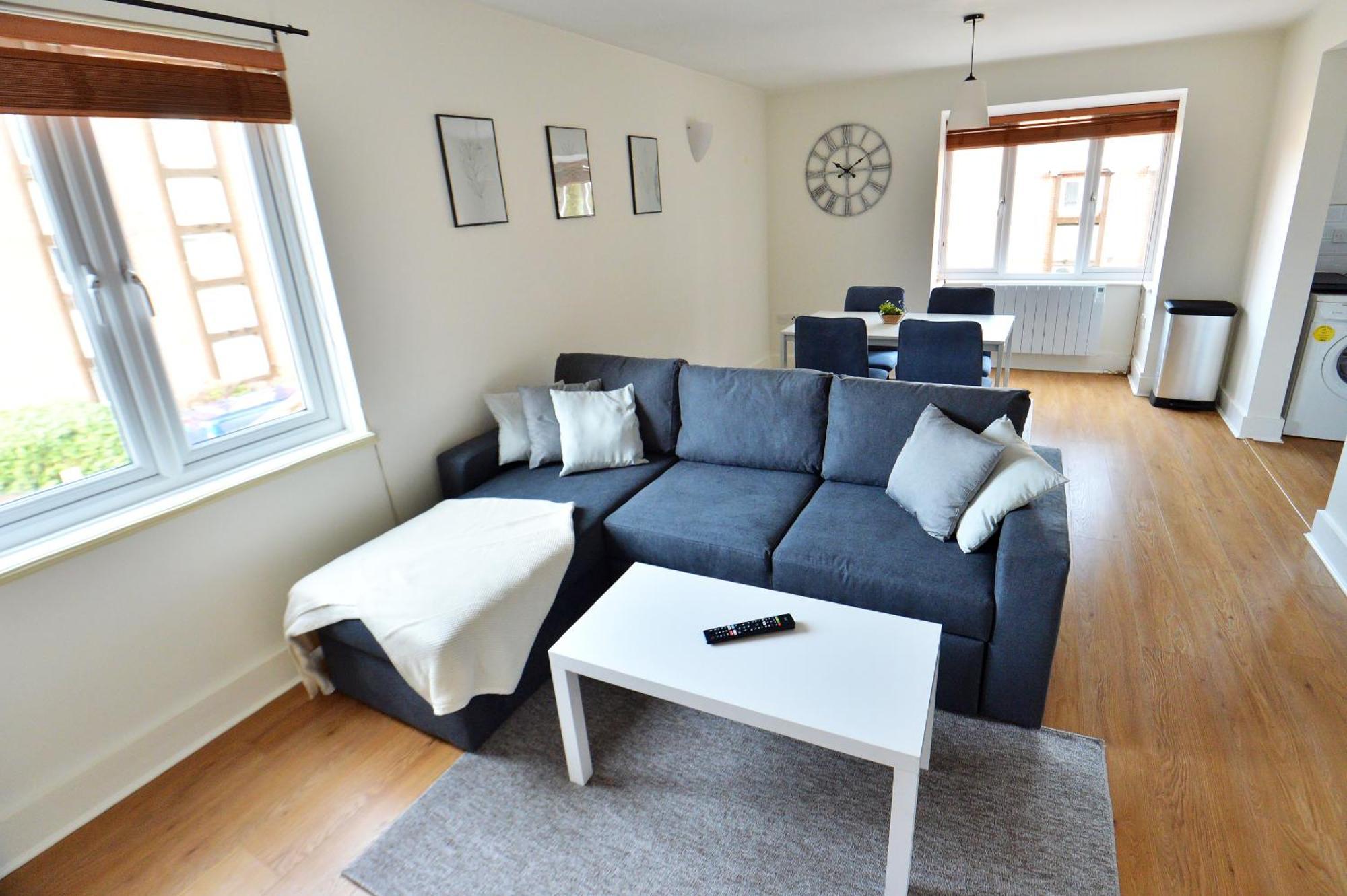 Stylish 2Br Flat - 2 Free Parking Spaces - Near Lgw Airport Crawley  Exterior photo